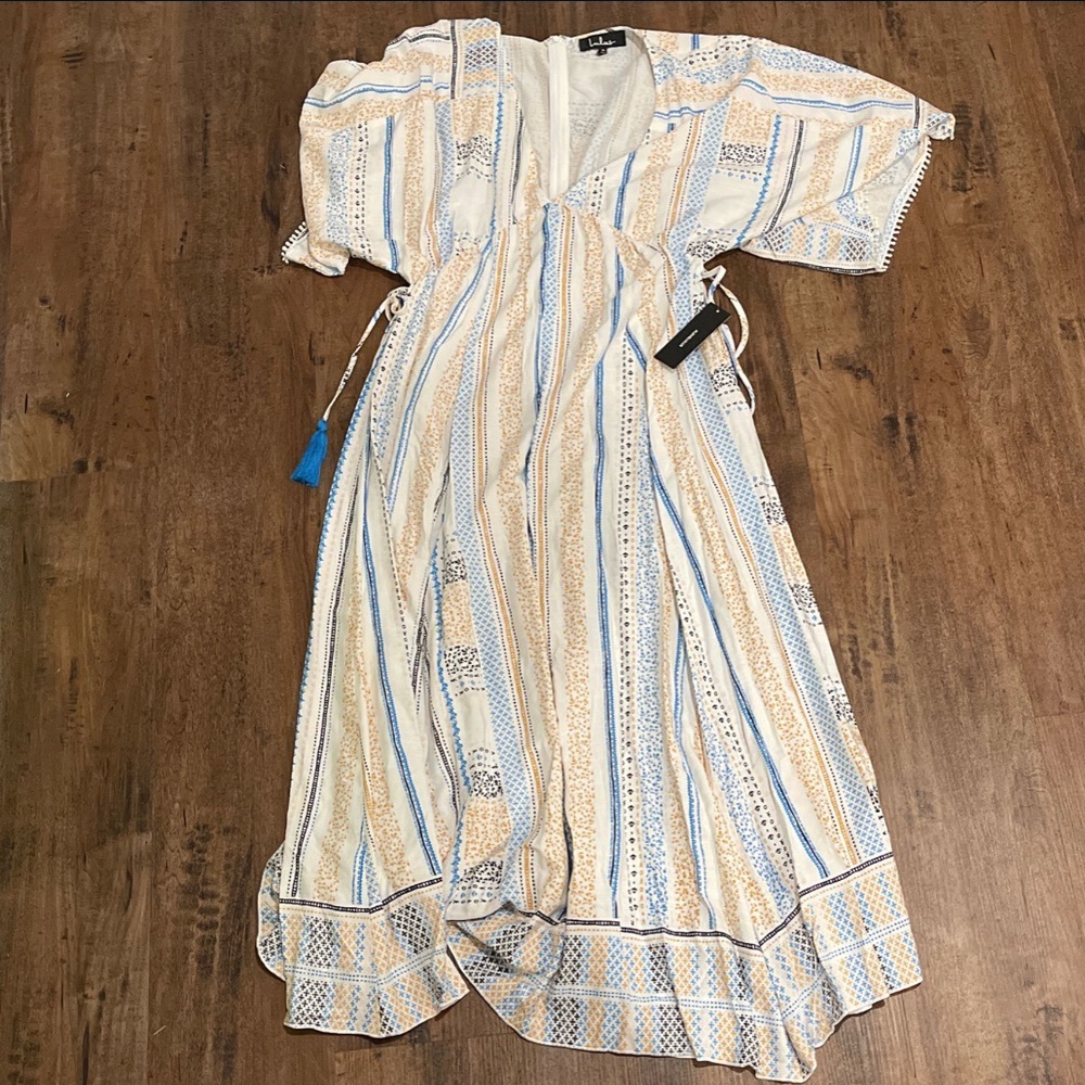 Maxi dress from LuLus. Never worn. Size medium.